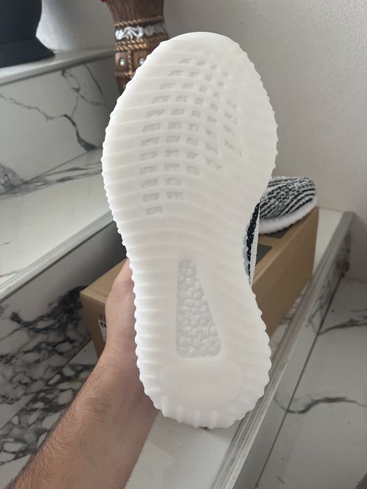 Yeezy Boost 350 v2 Zebra