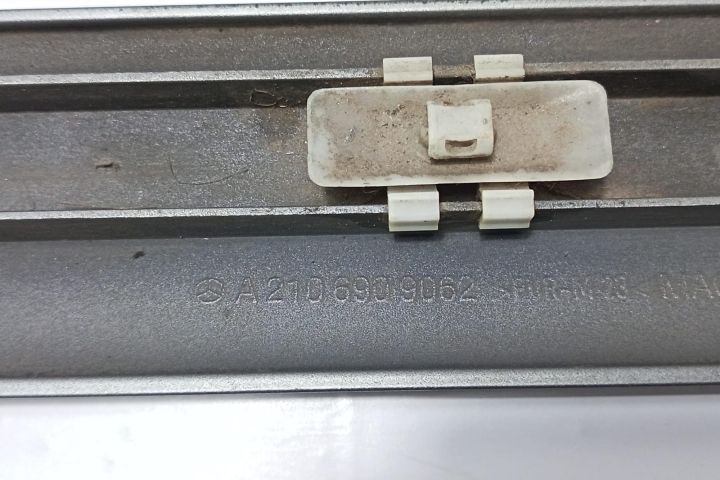 Bandou usa dreapta fata A2106909062 Mercedes-Benz E-Class W210/S210 (