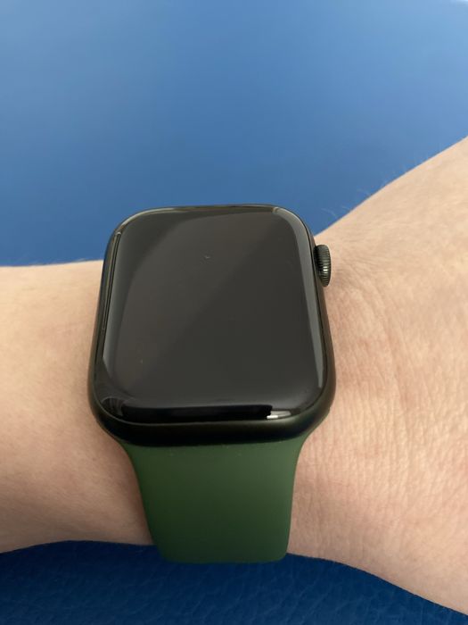 Продам Apple Watch 7-45 mm