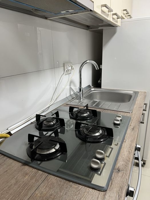 Vand bucatarie completa + electrocasnice in stare foarte buna