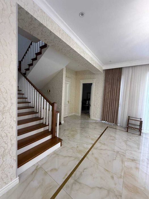 Срочно сдается новый дом в центре города