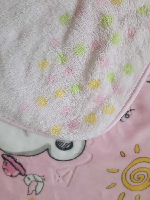 Зимен космонавт момиче с подарък одеялце