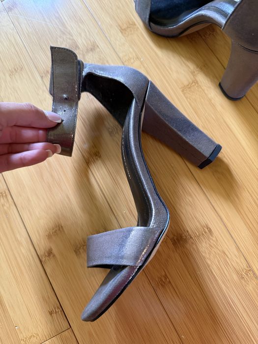 Сандали сребристи