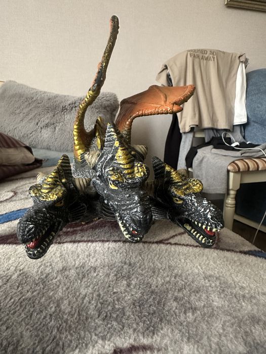 Продам игрушечного дракона