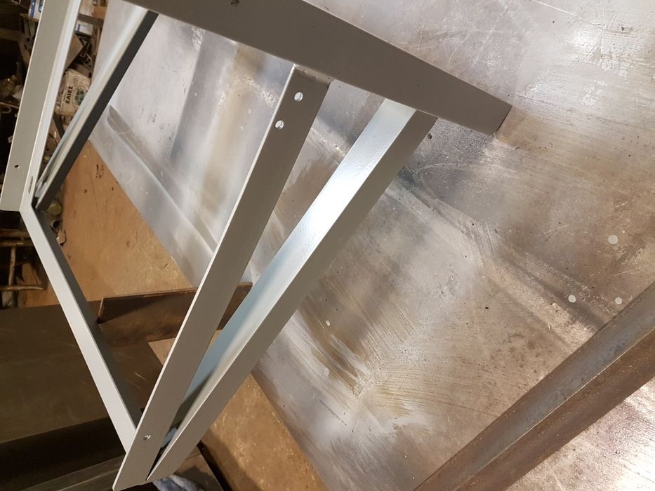 Стоика за стена.