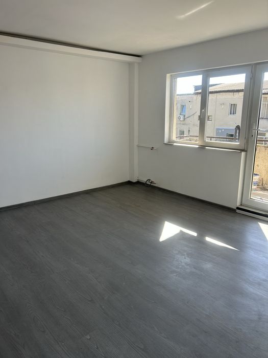Vand apartament cu 2 camere