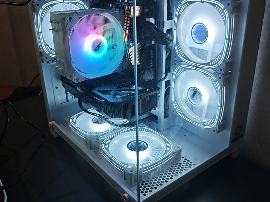 Игровой компьютер сразу с монитором, клавиатурой и колонками