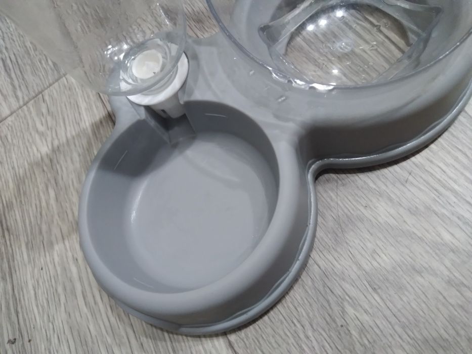 Кормушка для кошек с поилкой