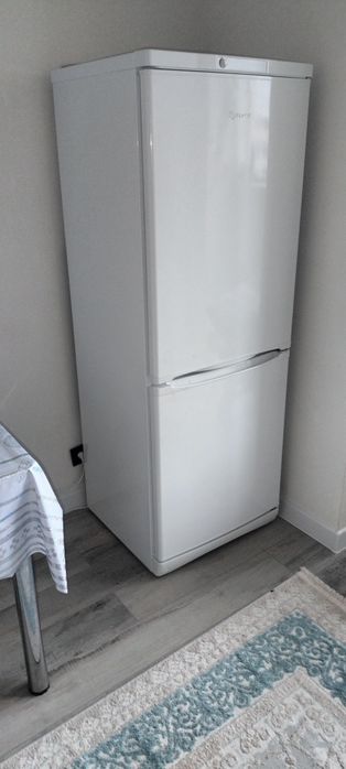 продаем холодильник Индезит