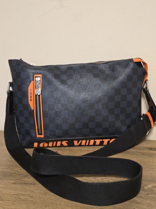 Louis Vuitton Limited Edition оригинална унисекс чанта