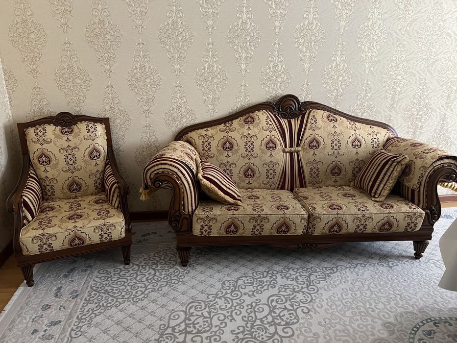 Продается Гостинный диван