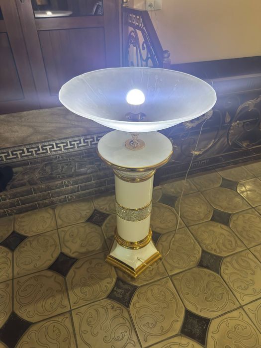 Dekorativ pol lampasi atigi 200$