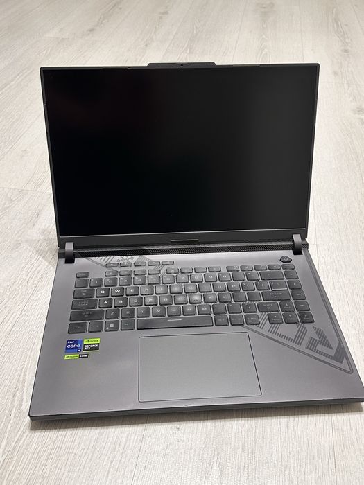Asus Rog Strix G16 (intel i9 / RTX 4050)