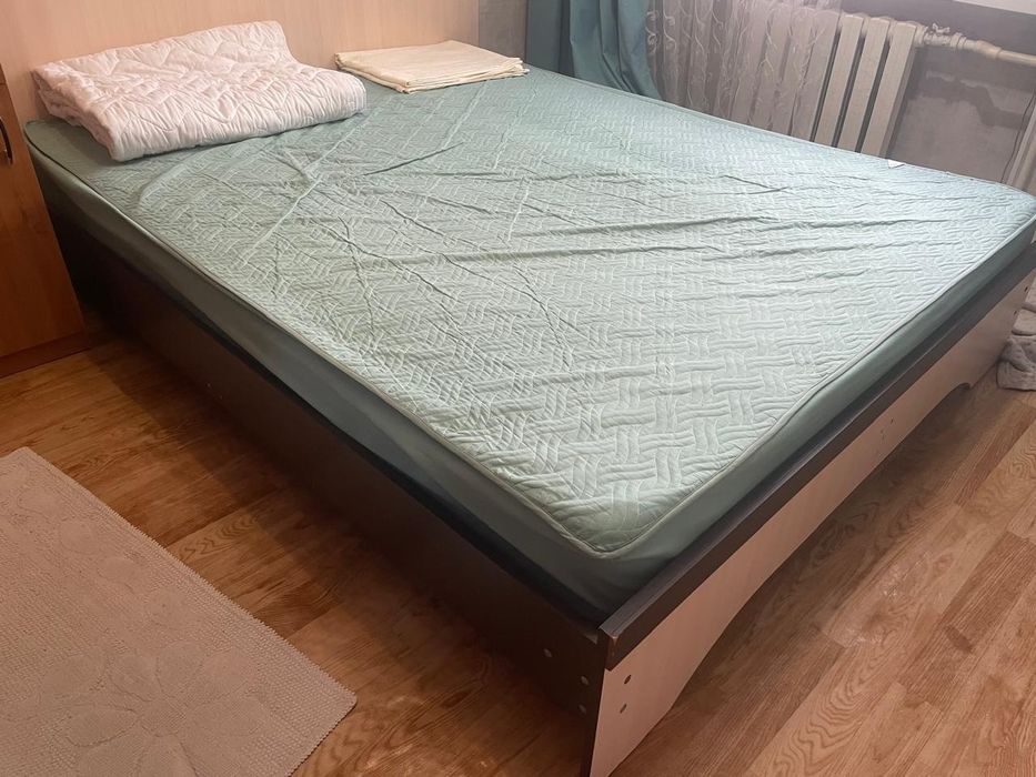 Продам двуспальную кровать