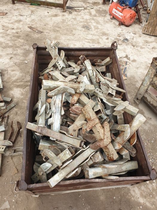 Скоби кламери ригели вертикализатори и аксесоари за вертикален кофраж