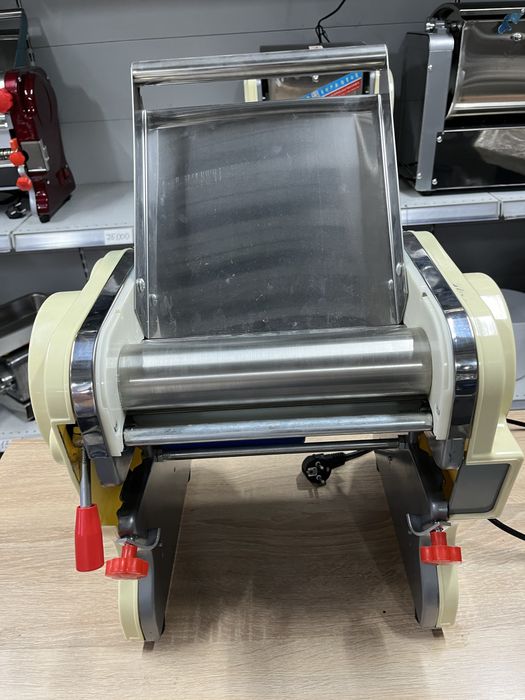 Тестораскатка /лапшарезка / нан жаятын аппарат