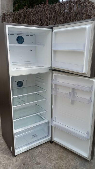 Продавам хладилник Samsung