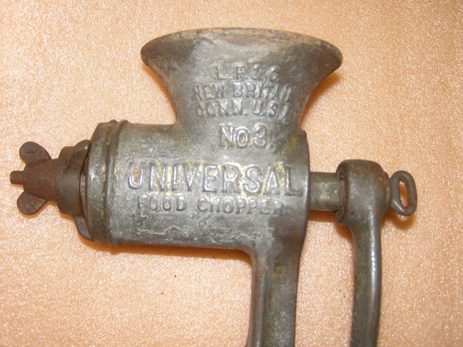 Masini de tocat carne si maruntit nuca