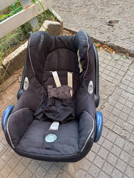 Maxi-Cosi FamilyFix + 2 столчета