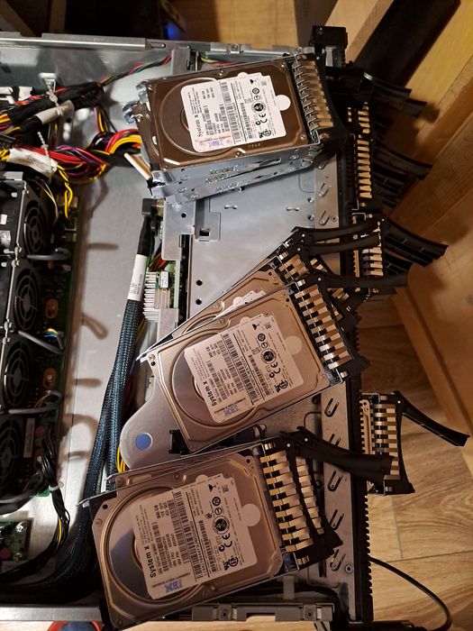 Hard diskcuri SAS 300Gb 2.5 inch