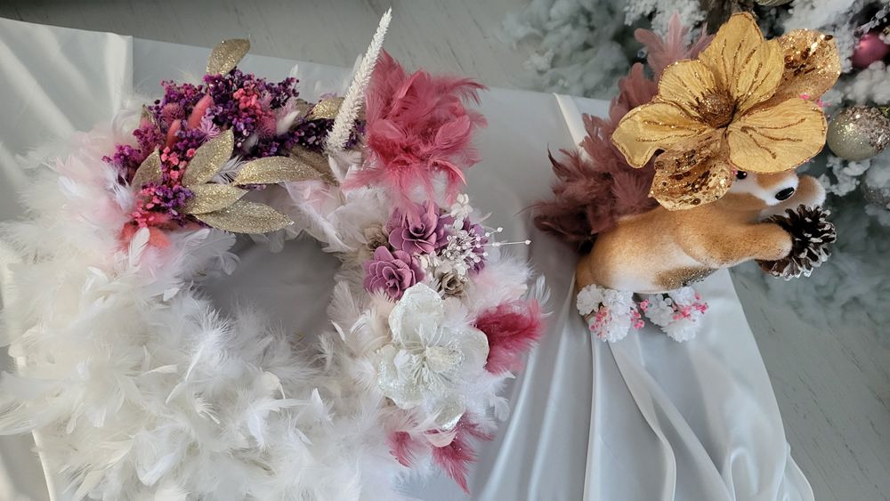 Cadouri -  Coronita Ornata cu Pene Naturale - Diametru 40 cm