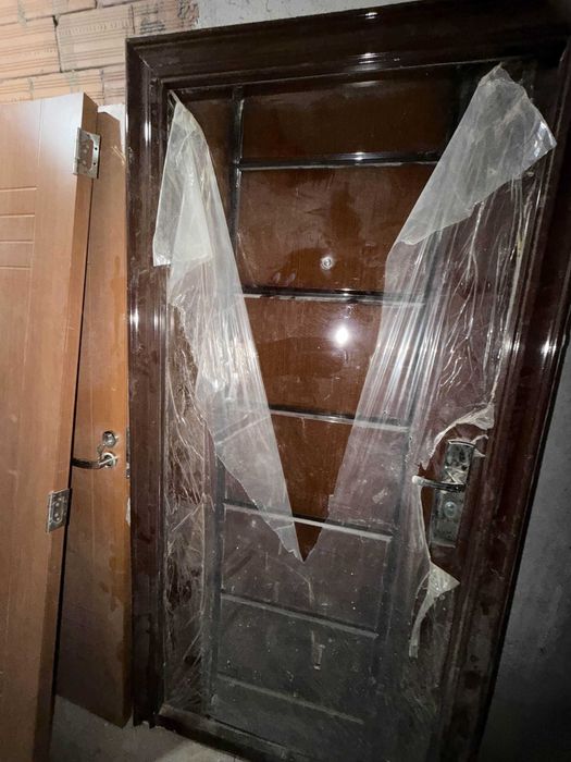 Външна метална врата