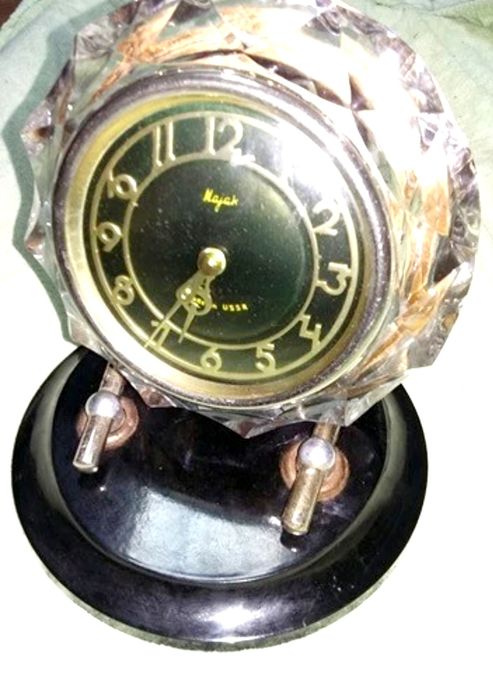 Ceas de masă vechi foarte îngrijit și funcțional 250