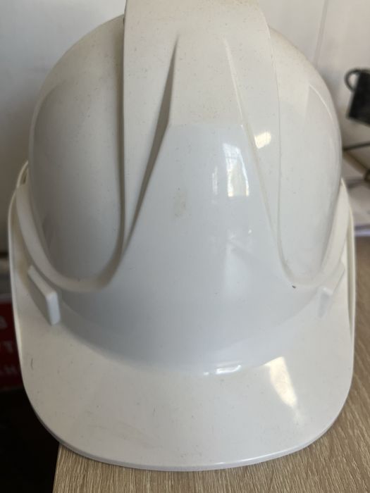 Продам каску белый новый цена 5000тг