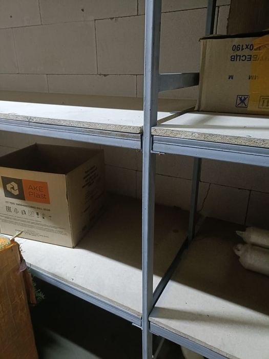 Продам полки 12 метров