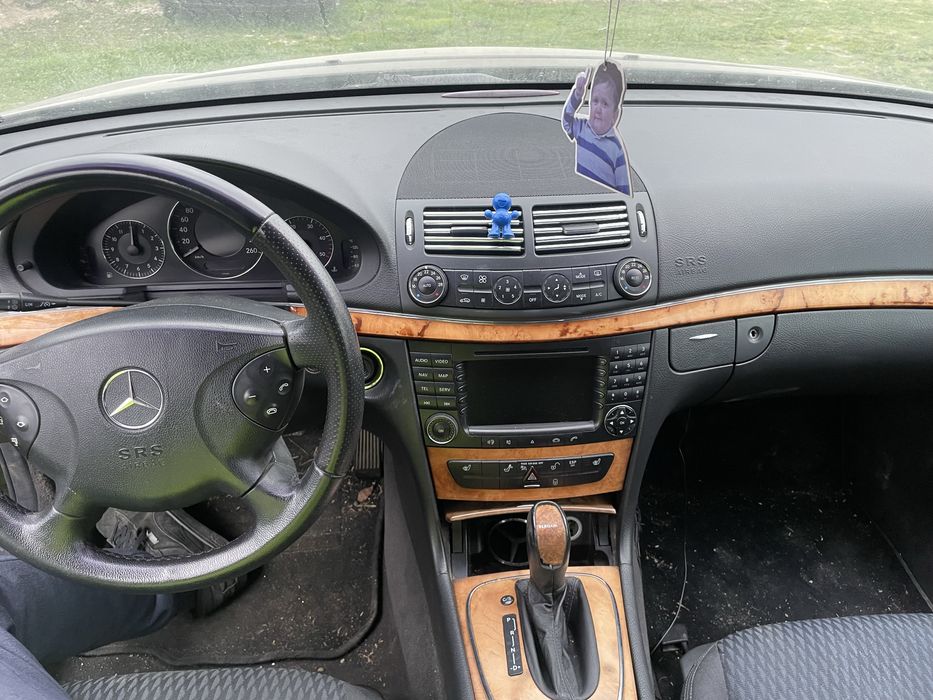 Dezmembrez Mercedes  E 220 cdi W 211