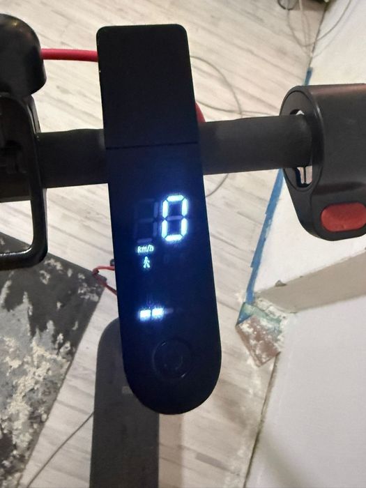 Vând trotineta Xiaomi pro 2