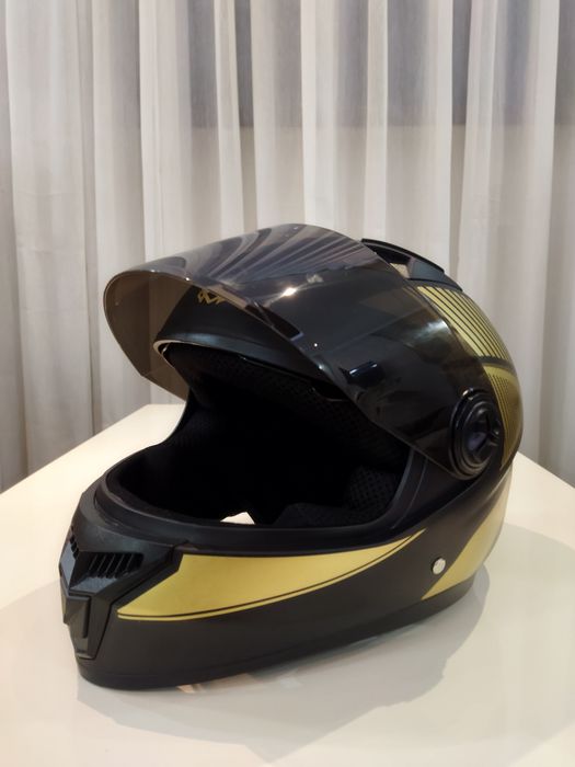 Продам мотошлем новый