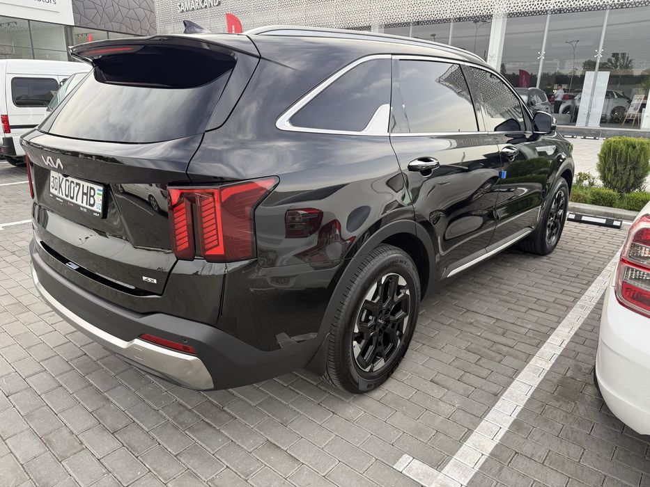 Продаётся KIA Sorento 2024г 2,5 7 местный цвет черный