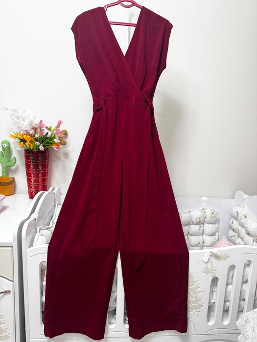 Бордовый комбинезон