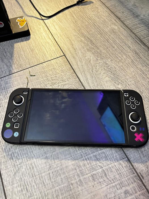 Nintendo Switch Oled - 3 jocuri + 4 perechi de joy-con-uri + accesorii