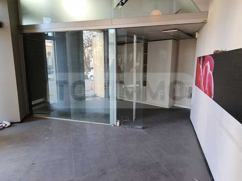 Дава се под наем Магазин в Варна, Гръцка махала - 38 кв.м за 1196.97 € - Снимка #2