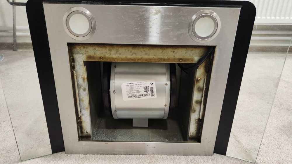 Продам БУ не рабочую вытяжку Shivaki