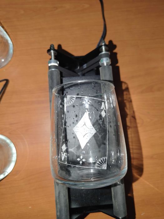 set 4 pahare gravate laser cu asii din cartile de poker