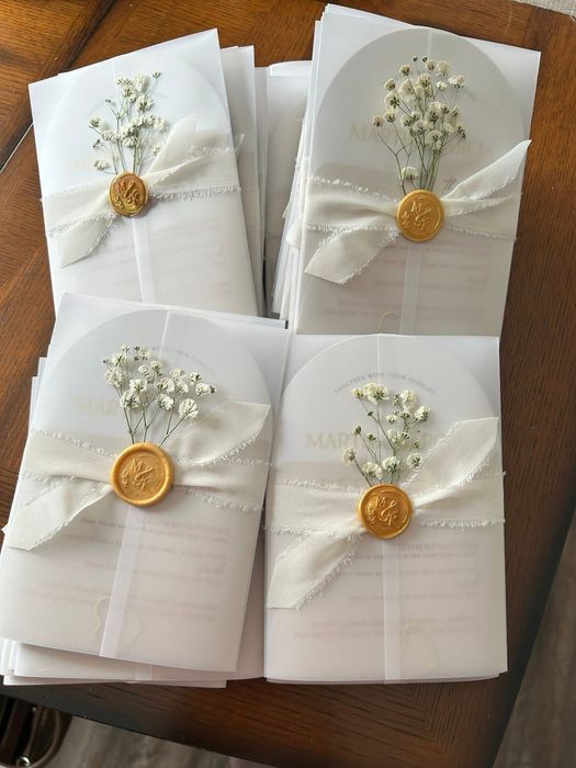 Изработка на сватбени покани, бутониери, сватбени подаръци