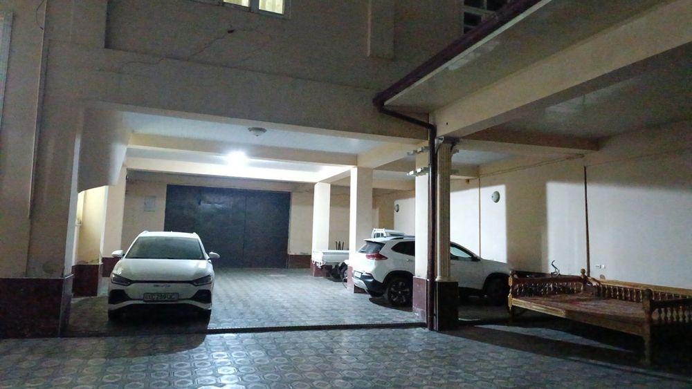 Darvoza sotuladi shumkali 2 qavat listdan uyolnidan yasalgan 3.30-380