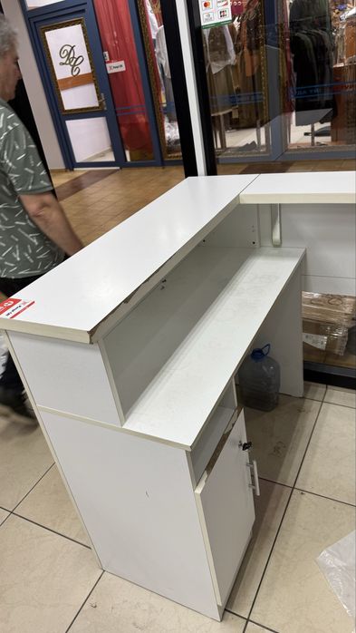 Продам стойку ресепшен.