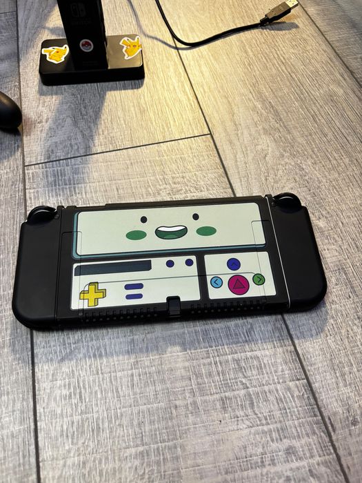 Nintendo Switch Oled - 3 jocuri + 4 perechi de joy-con-uri + accesorii