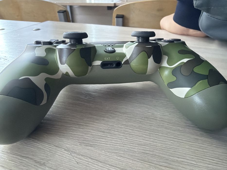 Продаю Джойстик PS4