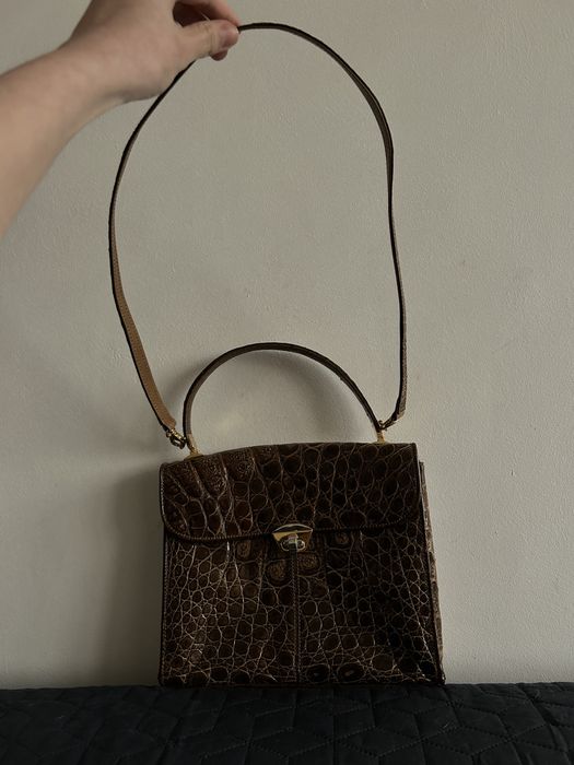 Дамска чанта от крокодилска кожа