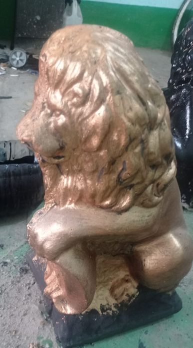 Скульптура льва.