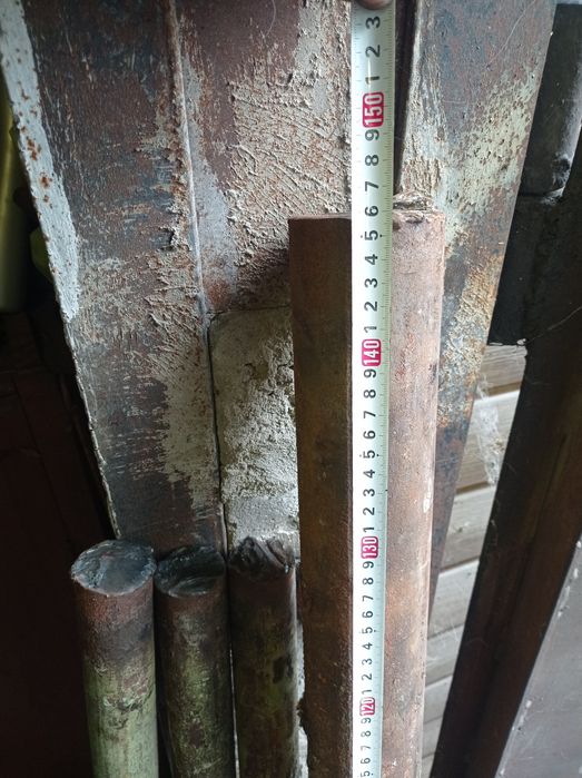 Металлический кругляк разных размеров.