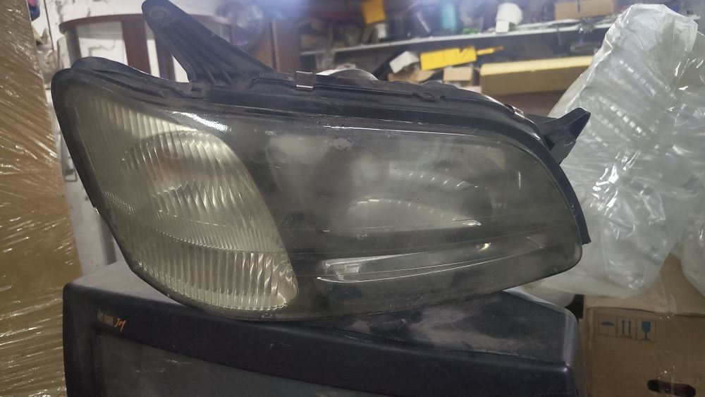 Продам фары на Subaru b4 2000 год