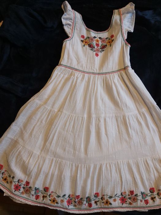 Vand rochie Mango, pret 30 lei.
