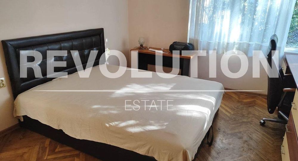 Дава се под наем Тристаен апартамент в Варна, Център - 98 кв.м за 820 € - Снимка #2