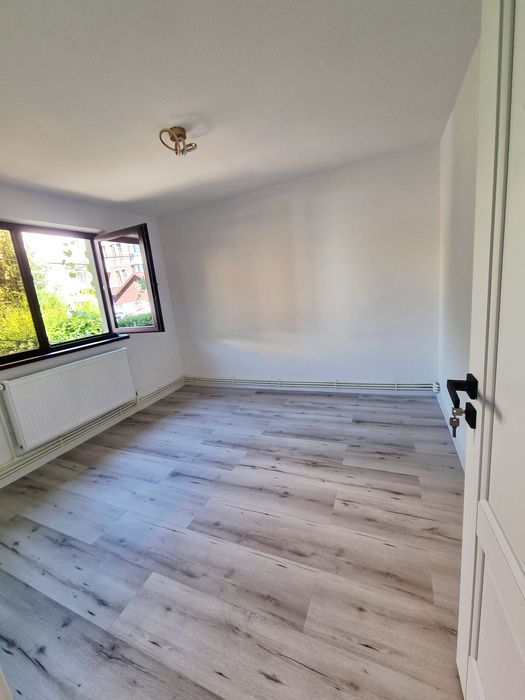 Apartament 2 camere, decomandat, spatiu depozitare 12 m2, renovat, izolat exterior, centrala termica, Micro 5